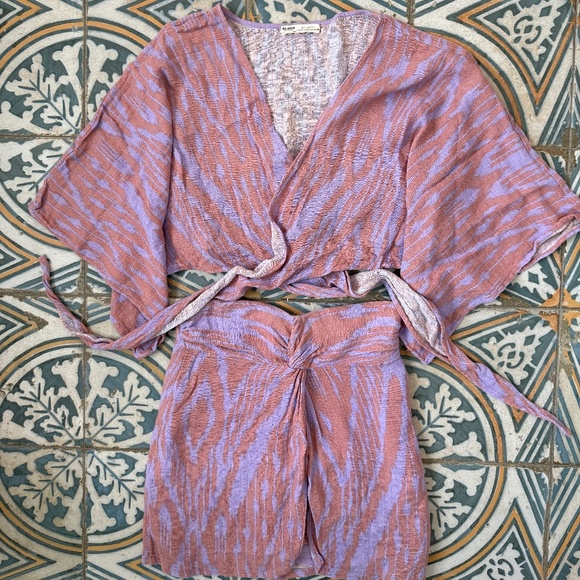 Two piece set - Picture 1 of 4